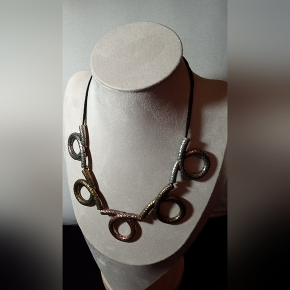 Hammered Metal Multi-Color Copper, Silver, And Brass Circle Necklace - Picture 4 of 6